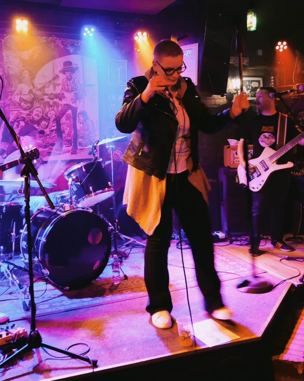 Screamin&#039; Twister live on stage at the Mojo Club